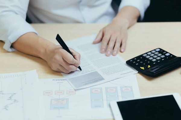 Comment calculer les bénéfices en entreprise?