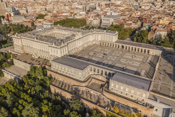 Splendeurs artistiques du Palais Royal de Madrid : Un trésor culturel