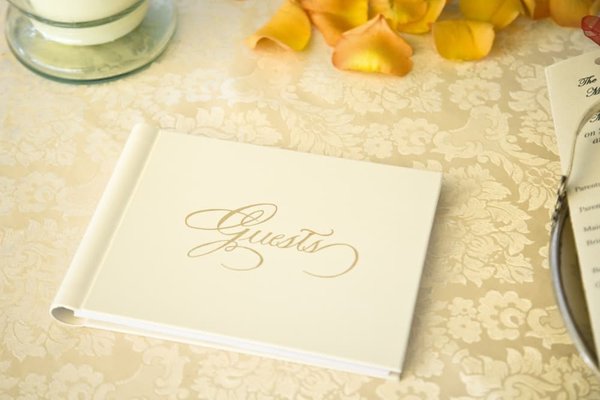 Pourquoi opter pour un livre d'or audio téléphone pour votre événement ?